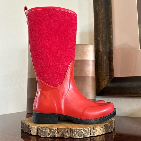 UGG *NWT* Women’s Reignfall Wool Lined Boots - Picture 1 of 9